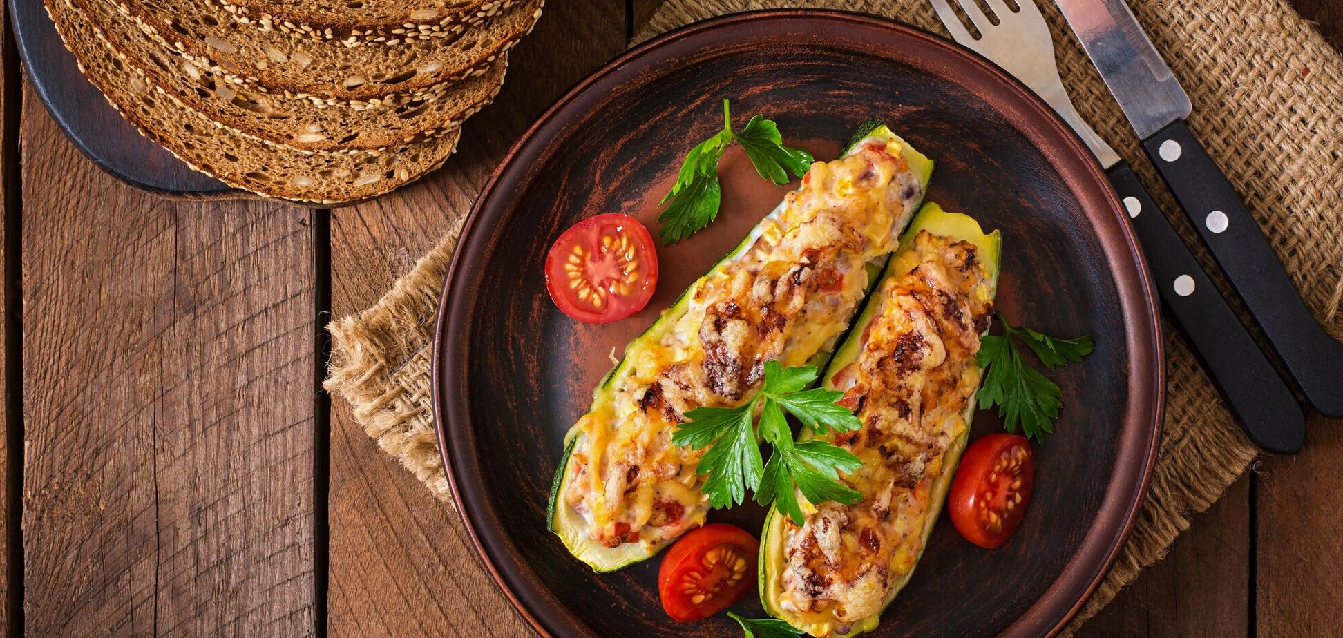 Самые вкусные фаршированные кабачки в духовке: приготовьте простое блюдо уже этим летом