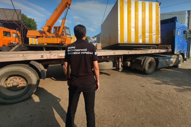 Конфискация БЭБ топлива и оборудования нелегальной АЗС в Одесской области