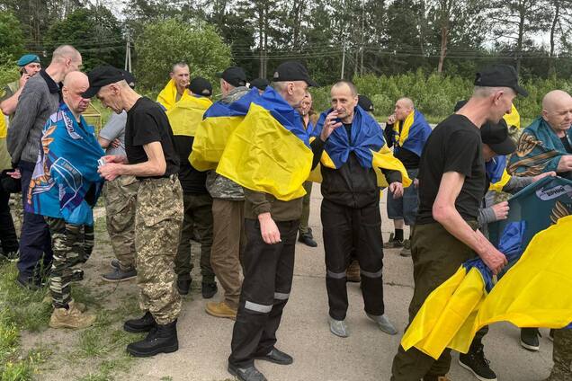 'Наші люди повертаються додому': Зеленський повідомив про новий обмін полоненими. Фото, відео