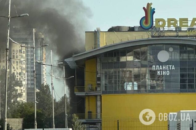 У Києві на Оболоні сталась пожежа в ТРЦ DREAM. Усі подробиці, фото та відео