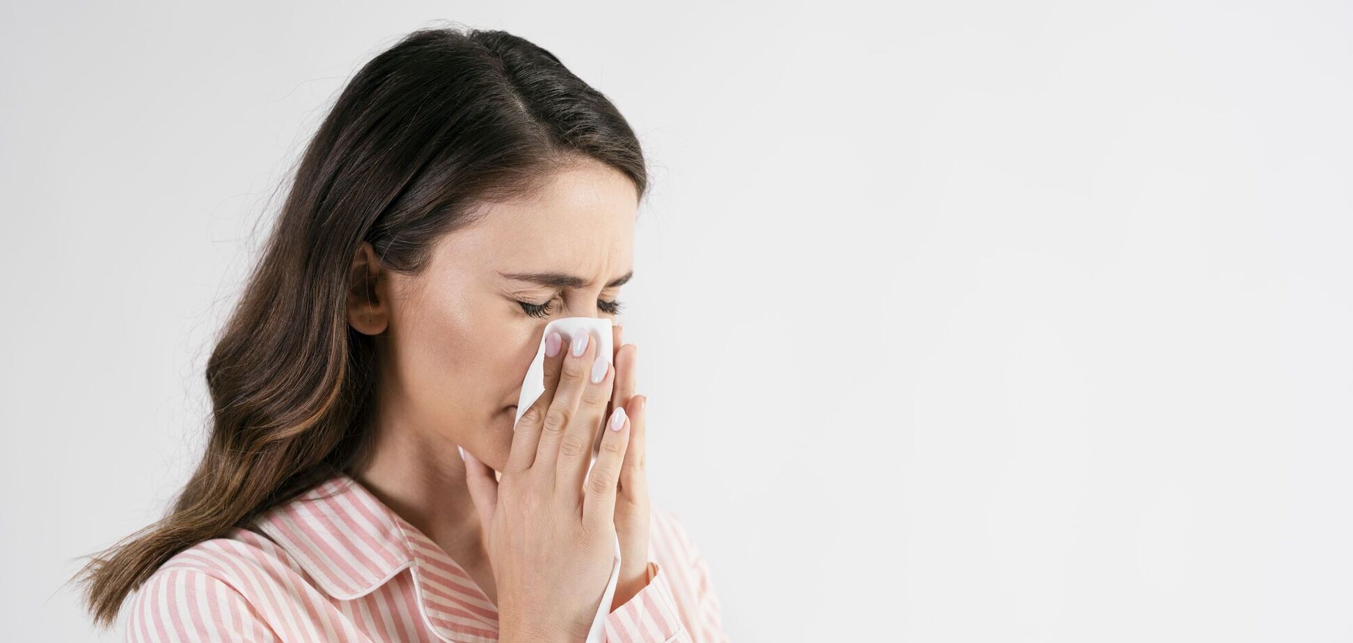 Ніколи не кажіть 'Будь здоров!' Як правильно відповісти на чхання