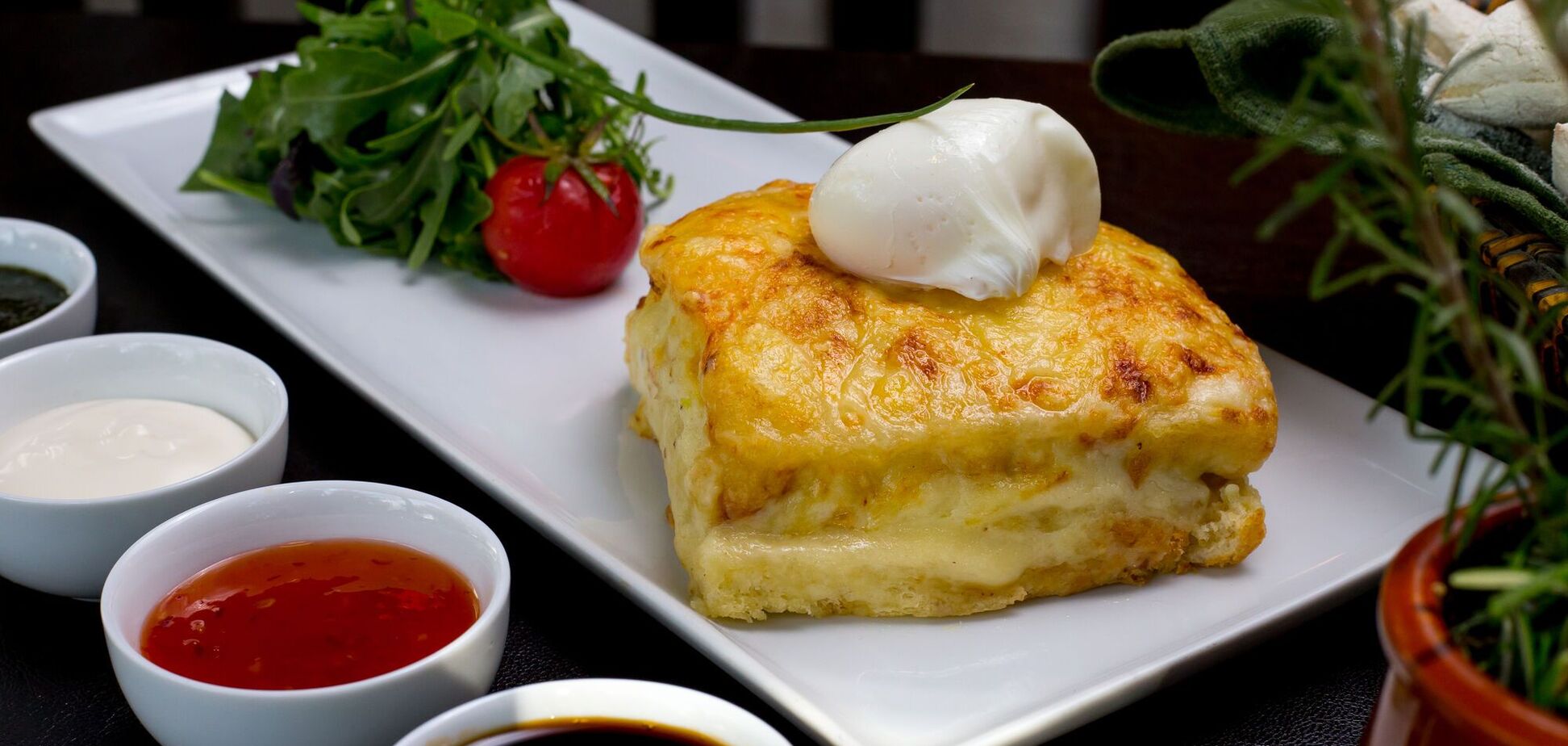 Конвертики з лаваша з сирною начинкою і в хрусткому клярі: рецепт бюджетної та смачної страви