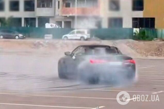 В Киеве 'любитель дрифта' на BMW устроил опасное шоу возле ТРЦ: как его наказали. Фото и видео