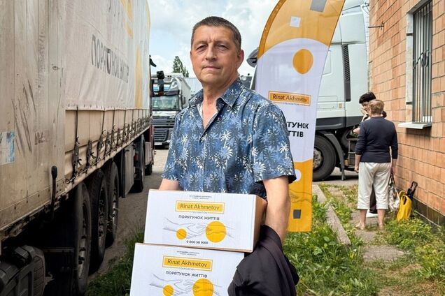 Переселенцам из Волновахского района в Полтаве передали помощь от Фонда Рината Ахметова