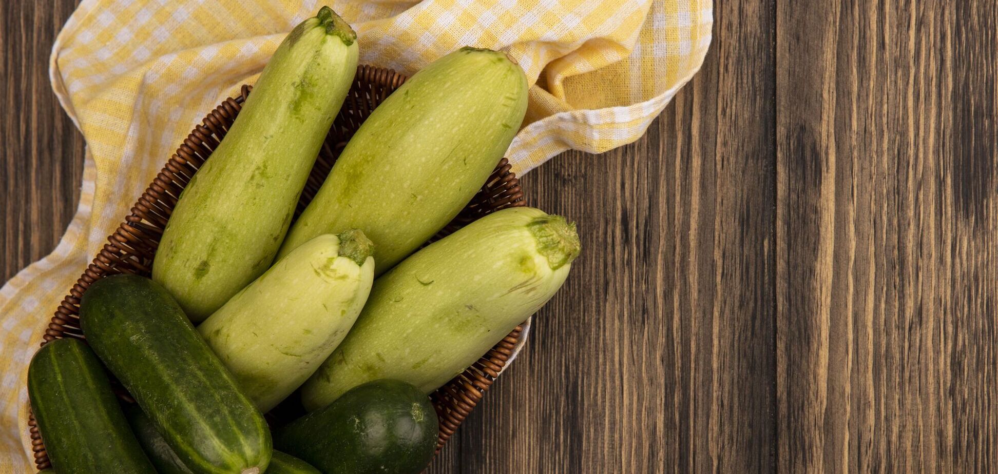 Как ухаживать за кабачками летом: правила полива, прививки и внесения удобрений