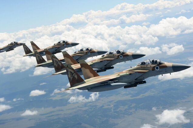 Ізраїль завдав серії ударів по Ірану: знищено близько 950 БПЛА і три винищувачі F-14. Відео