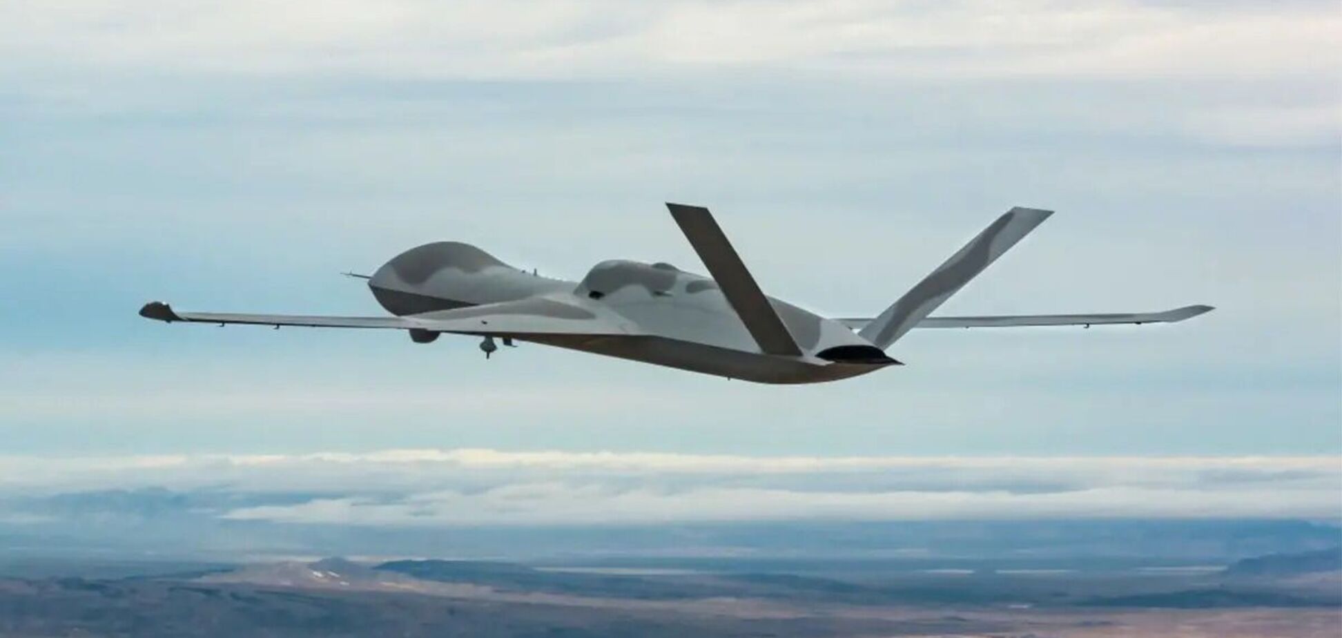 В США автономный дрон MQ-20 смог сбить самолет ракетой во время тестирований