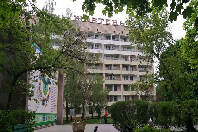 Вокруг санатория в Конча-Заспе возник громкий скандал: разрушенный 'Жовтень' пытаются передать в управление Борису Кауфману, который шаг за шагом захватывает эти территории – СМИ