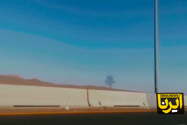 Над ядерным объектом Фордо в Иране поднялось черное облако дыма: видео