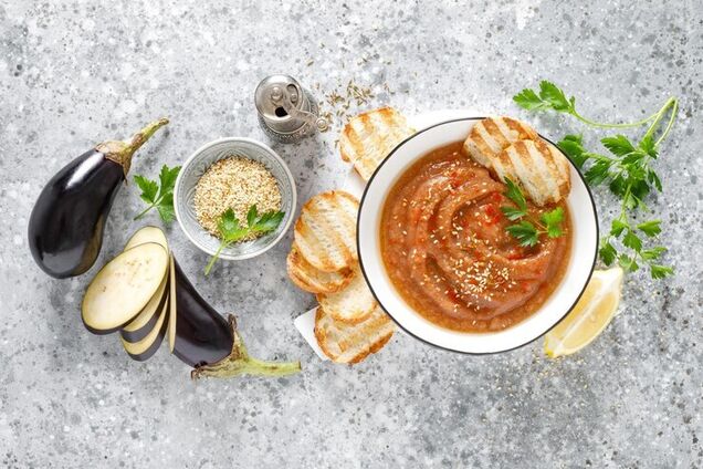 Ікра з баклажанів: рецепт смачної домашньої закуски із запечених овочів