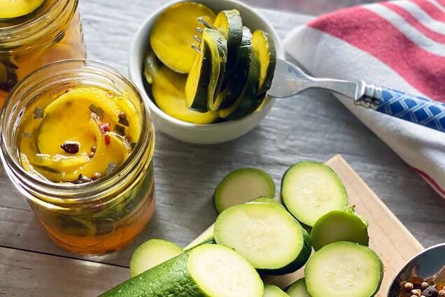 Пикантные кабачки в кетчупе на зиму: делимся самым простым рецептом заготовки