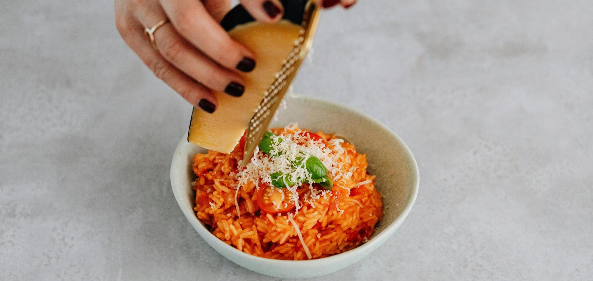 Багатодітна мати вразила мережу креативним методом використання звичайної терки