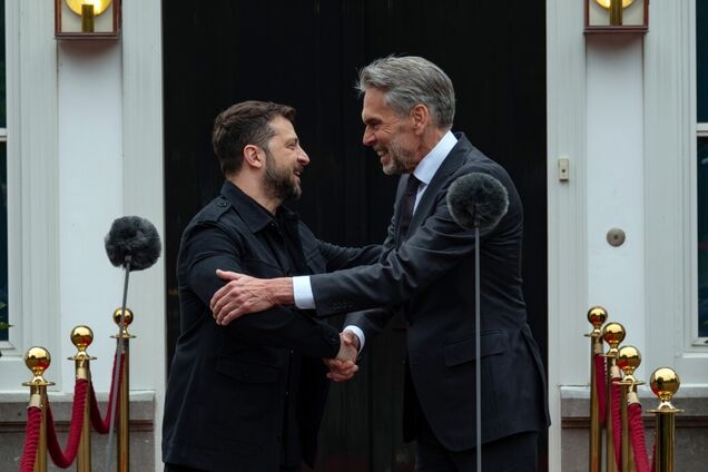 Зеленский прибыл в Гаагу для участия в саммите НАТО и встретился с премьером Нидерландов и генсеком Альянса. Фото и видео