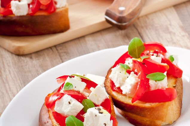 Вкусная закуска из маринованного болгарского перца: рецепт на каждый день и для праздничного стола