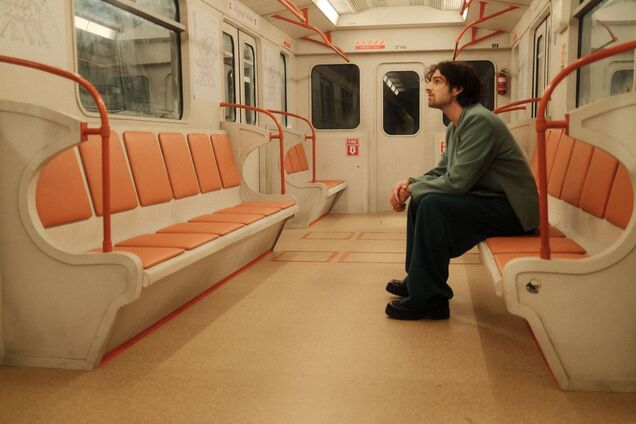 'Это очень честный трек': Владимир Дантес презентовал новую песню о чувствах во времена войны. Видео