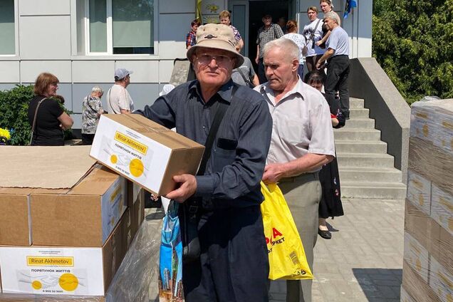 В Днепре переселенцы уязвимых категорий из Кураховской громады получили помощь от Фонда Рината Ахметова