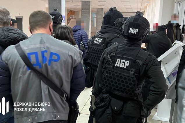 На Ривненщине чиновник организовал поборы с коллег за избежание службы в районе боевых действий и поплатился: детали дела