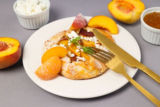 Вкусная летняя галета с нектаринами: делимся рецептом десерта для семейного чаепития