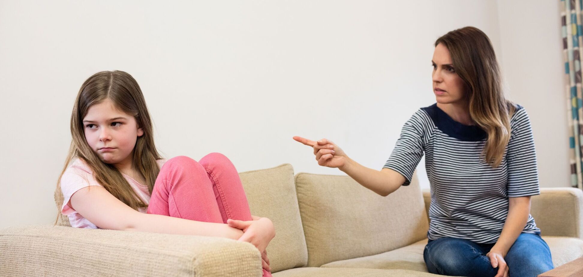 'Бей или беги!' Детский психолог назвала 5 фраз, которые родители никогда не должны говорить своим детям