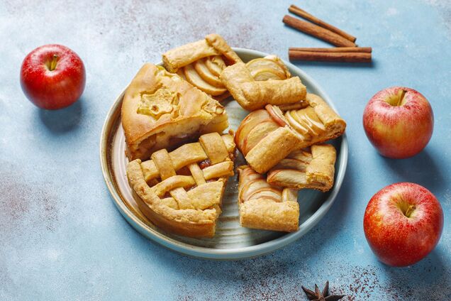 Понадобится всего четыре ингредиента: как приготовить вкусную шарлотку для детей