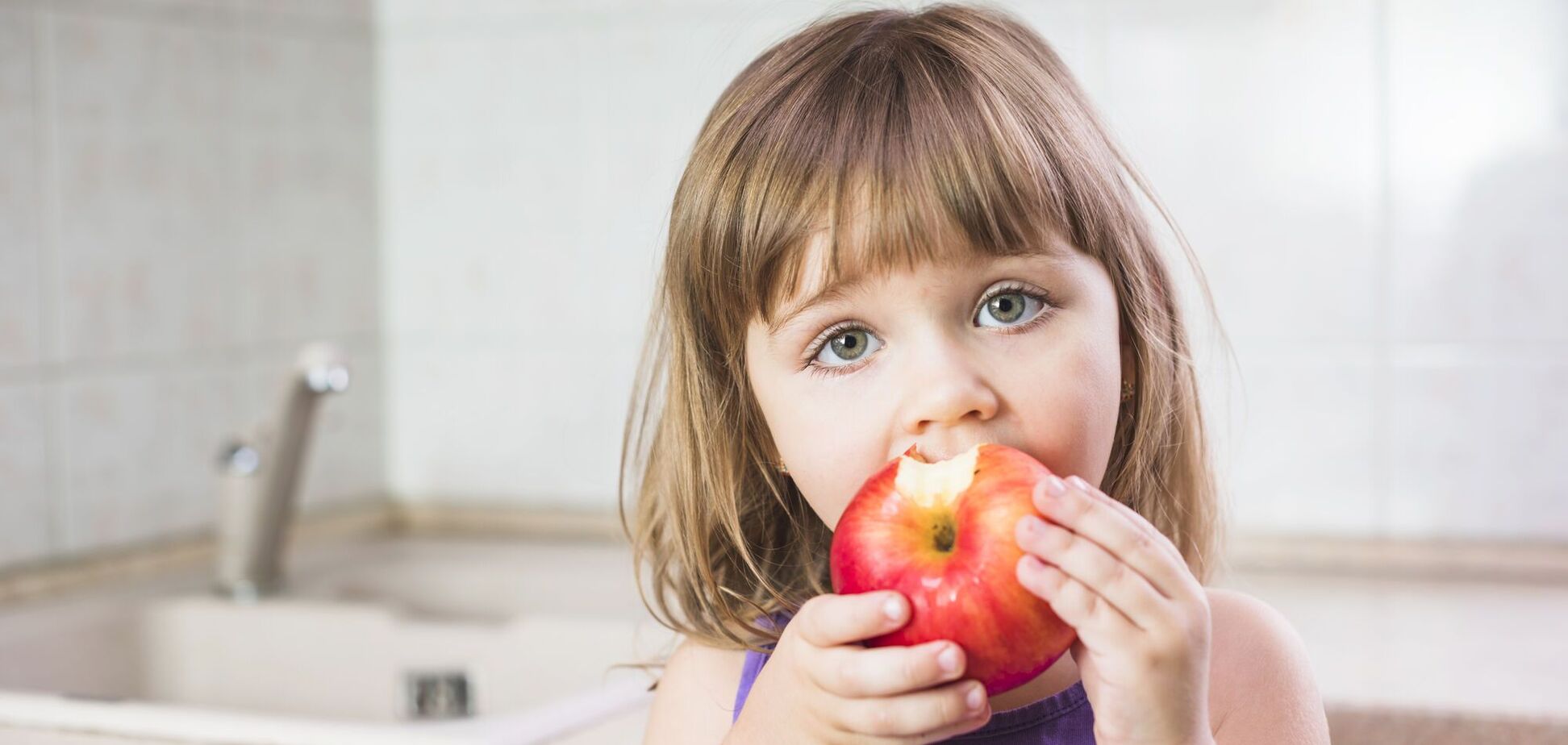 Можно ли давать детям фрукты, на которых вы обрезали гнилое: объяснение, почему это опасно