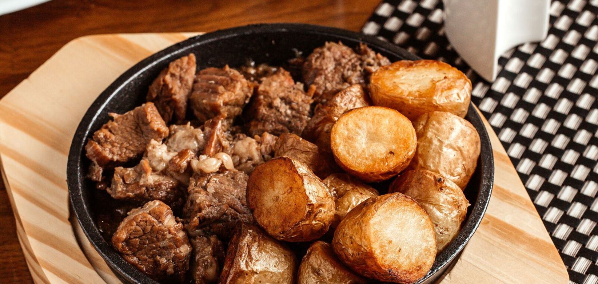 Как вкусно приготовить сочную свинину в пиве: делимся простым рецептом