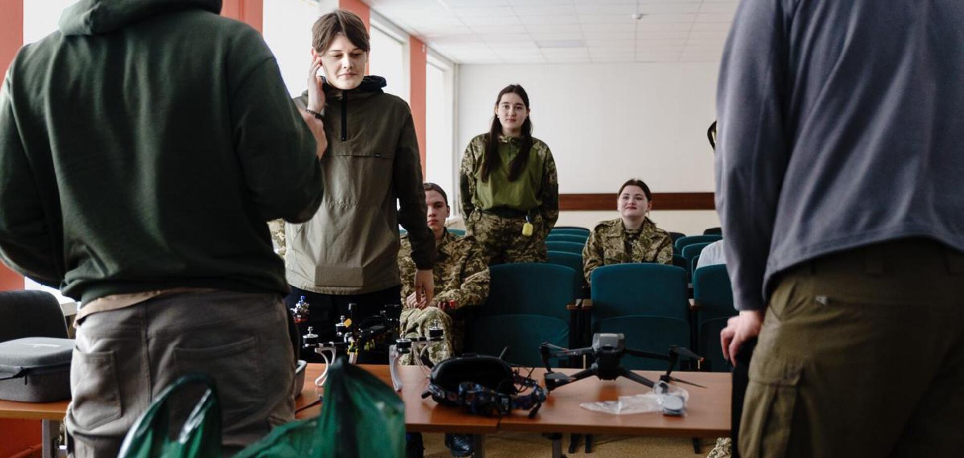 Менше практики, більше теорії: як зміниться базова загальновійськова підготовка у вишах