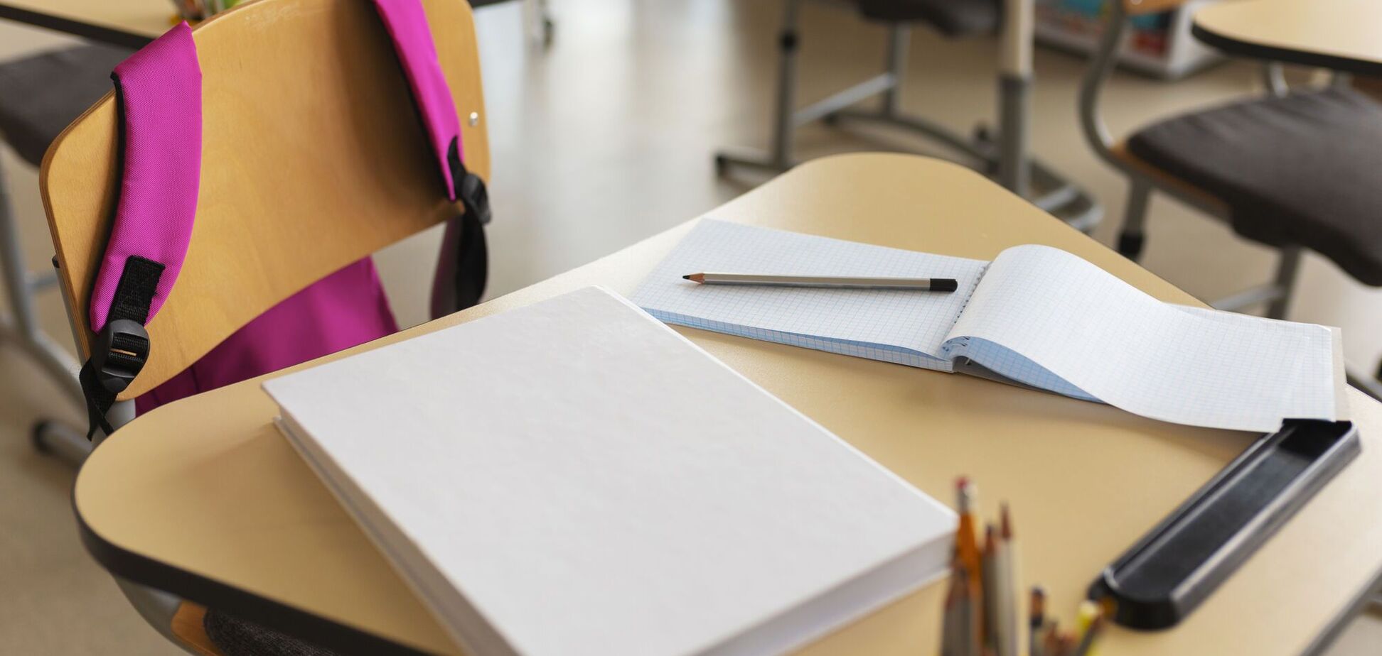 В сети возникла дискуссия из-за высоких парт: как выглядят 'конторки' и почему некоторые украинские учителя против