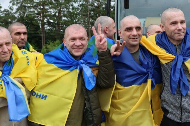 Большинство были в плену с 22-го года: состоялся обмен пленными между Украиной и РФ. Фото и видео
