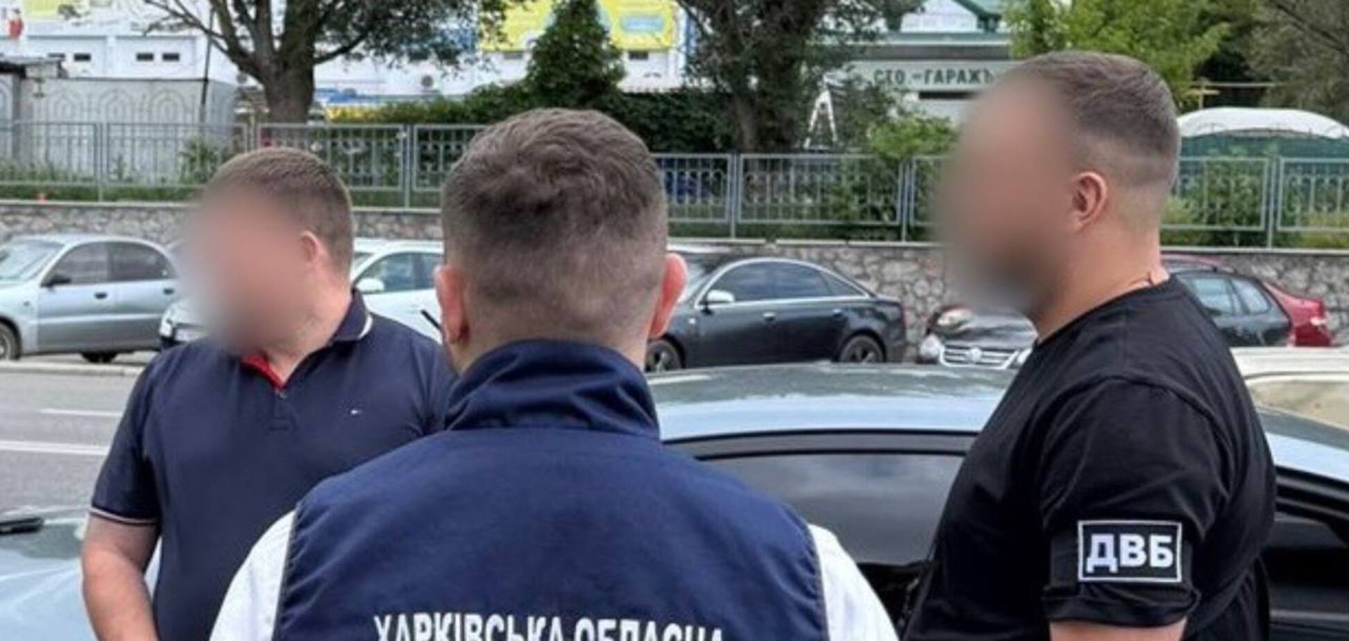 Врал, что является владельцем автошколы: в Харькове задержали дельца, который за деньги организовывал права 'под ключ'. Фото