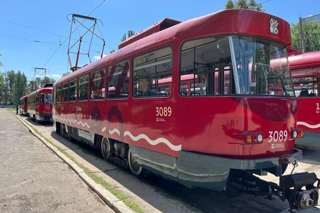 Комфорт для пасажирів і водіїв: Дніпро випускає на маршрути ще чотири модернізовані трамваї, які місто отримало від Лейпцига