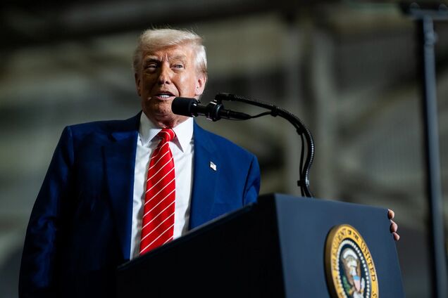 В команде Трампа показали новый мерч - футболка с Трампом