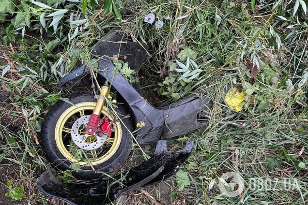 На Київщині легковик протаранив мопед: підліток-пасажир загинув, а 13-річний водій – у лікарні. Подробиці та фото