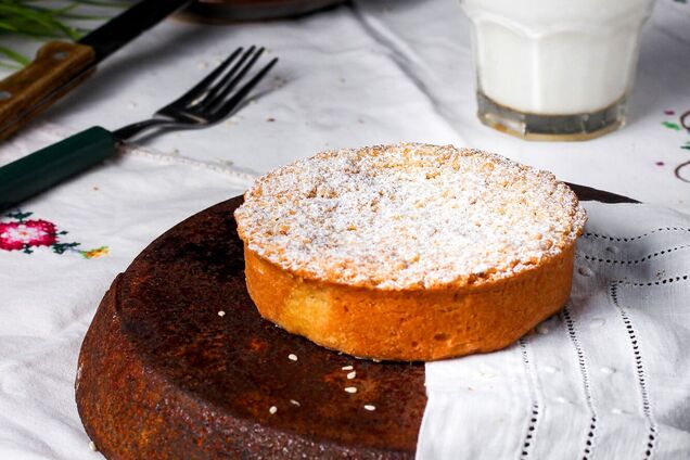 Пирог '12 ложек' к чаю: с простым рецептом справятся все