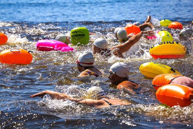 У Києві стартувала міжнародна серія змагань з плавання на відкритій воді. Подробиці та відео