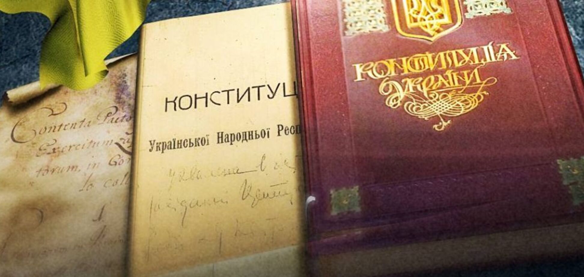 Порошенко в День Конституции напомнил: война не оправдывает авторитарные нарушения Основного закона