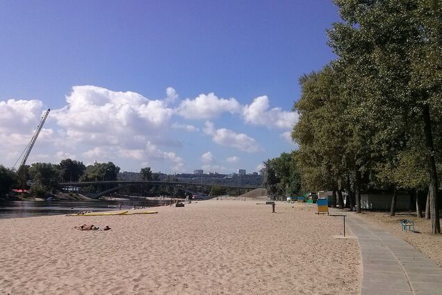 Нет свободного места: в сети показали, как выглядели пляжи Гидропарка в Киеве в 1980-х. Фото