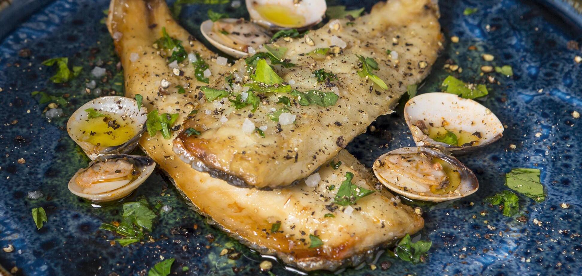 Как вкусно приготовить скумбрию на ужин: самый простой рецепт рыбы на сковородке