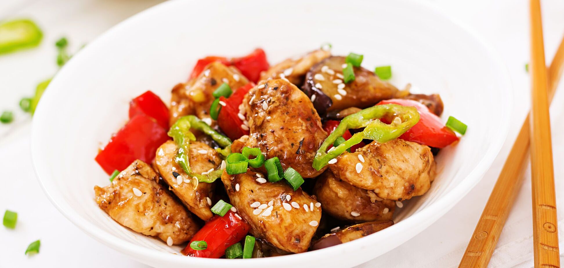 Получится нежным и очень мягким: как приготовить сочное куриное филе без духовки