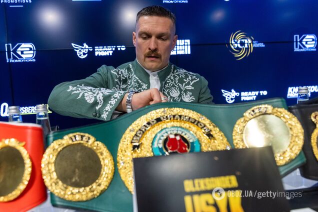 От Усика потребовали отказаться от чемпионских поясов