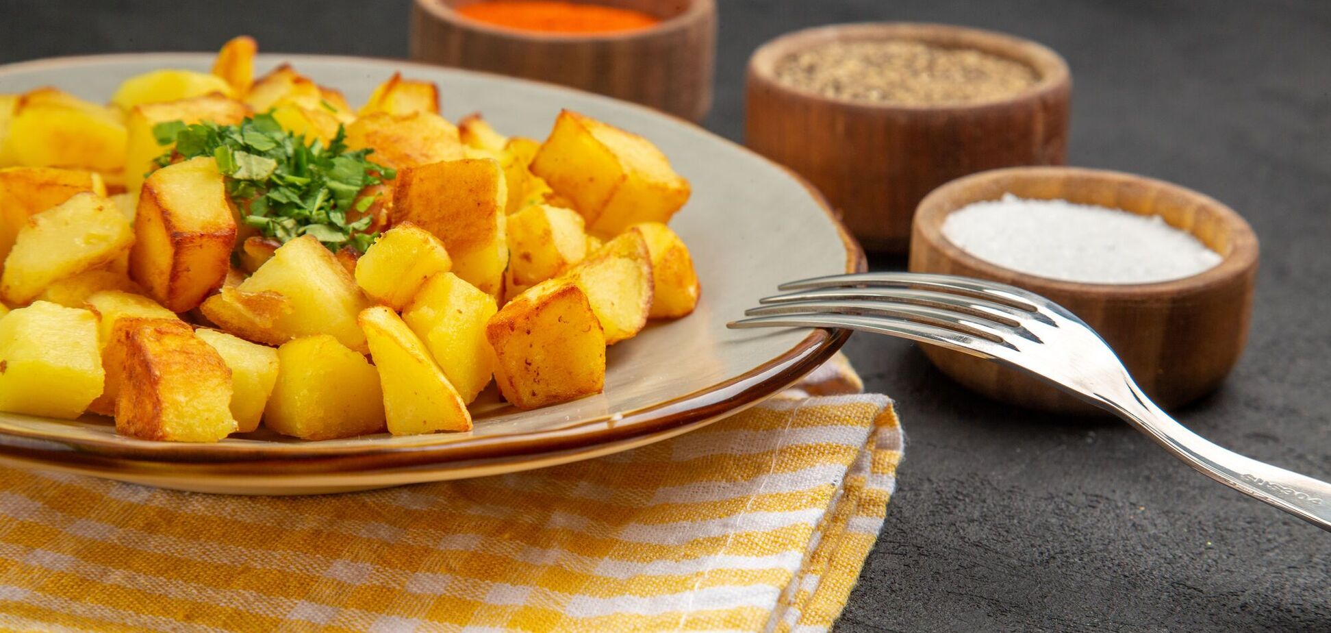 Как жарить картошку, чтобы она никогда не прилипала к сковородке: одно простое действие