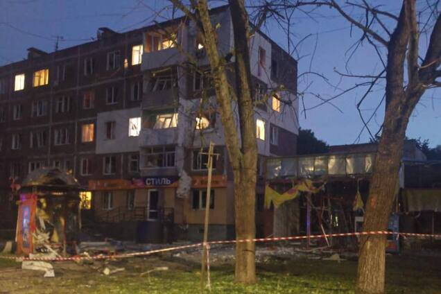 Россия атаковала Чернигов 'Шахедами': повреждены дома и предприятие, есть раненые. Фото и видео
