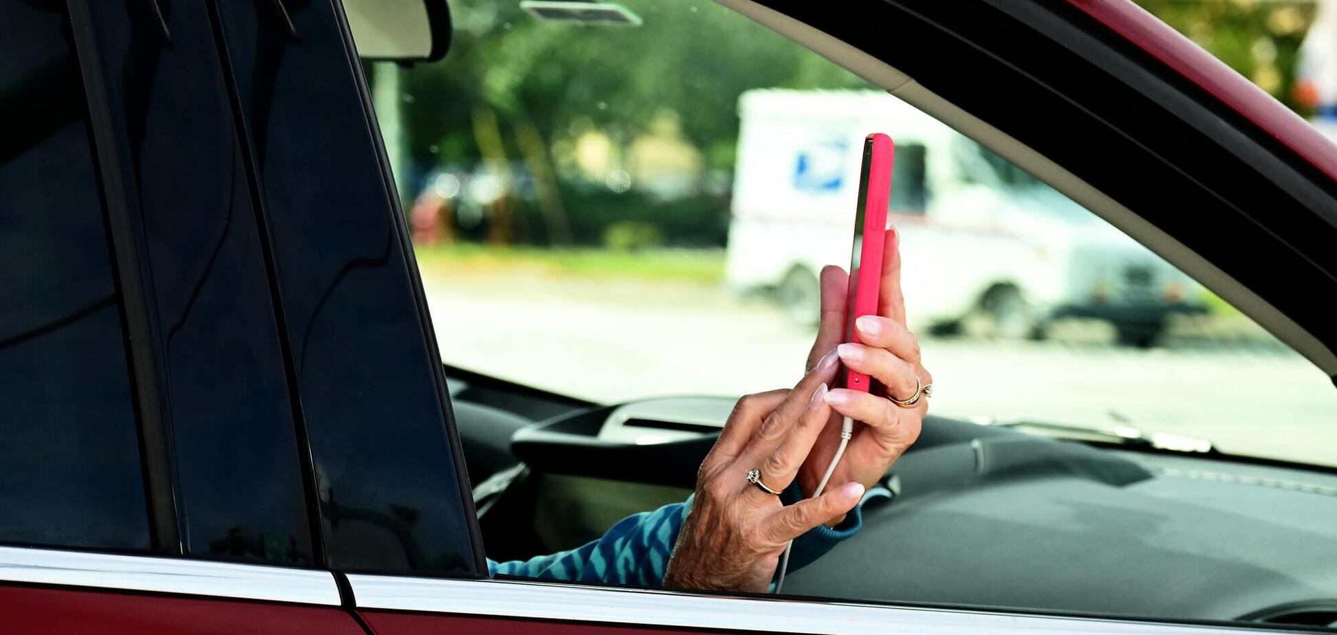 Какие вещи нельзя оставлять в салоне авто в жару