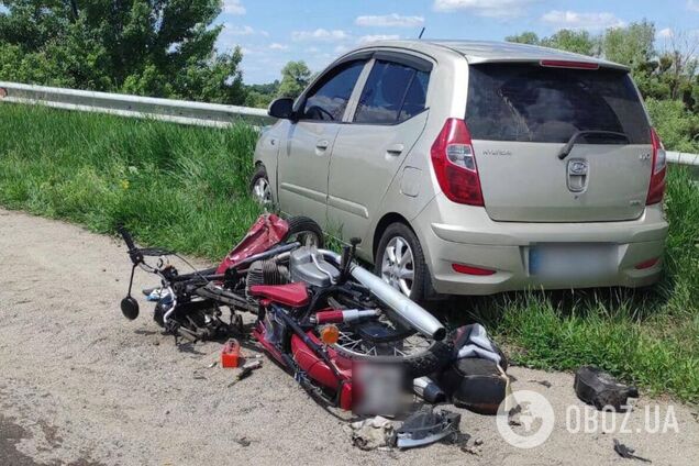 На Київщині мотоцикліст на зустрічній смузі протаранив легковик: є загиблий. Подробиці та фото
