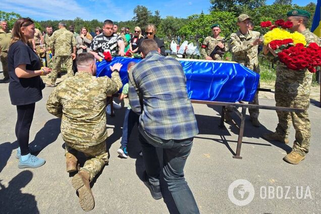 Ему навсегда будет 36: в Ирпене попрощались с героем Украины Артемом Поповым. Фото