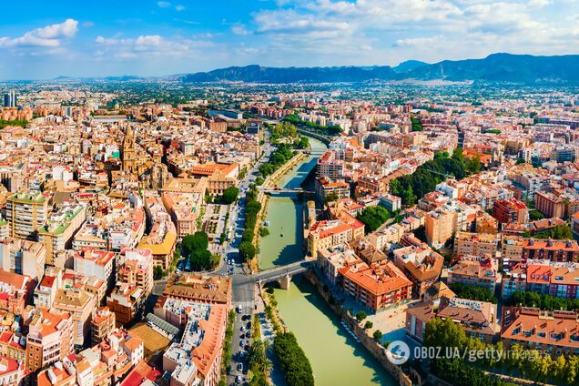 Куда поехать в Испании: назван богатый культурой город, дешевле Барселоны