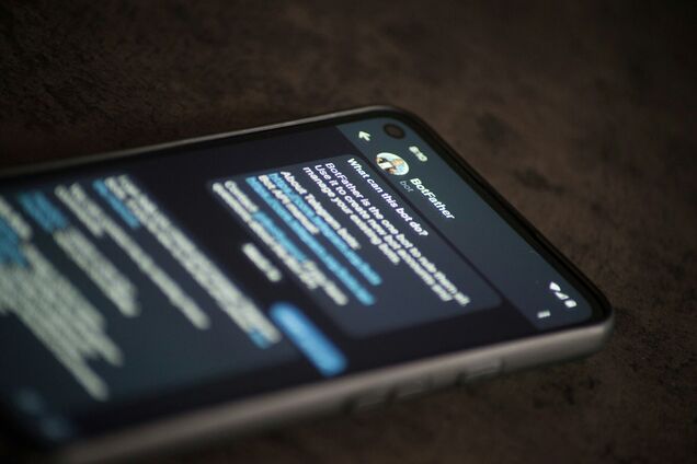 Ілюстрація - застосунок Telegram, відкритий на смартфоні