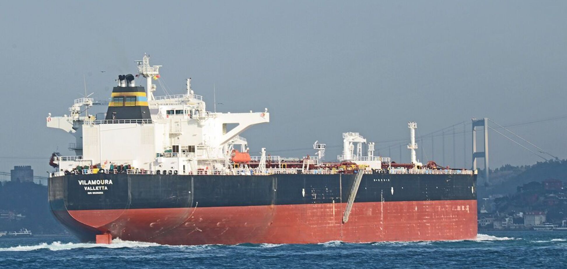 Поблизу Лівії вибухнув танкер, який перед цим заходив до російського порту: що відомо