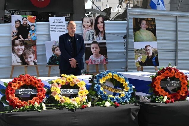 В Израиле попрощались с семьей украинцев, погибших в результате удара Ирана. Фото