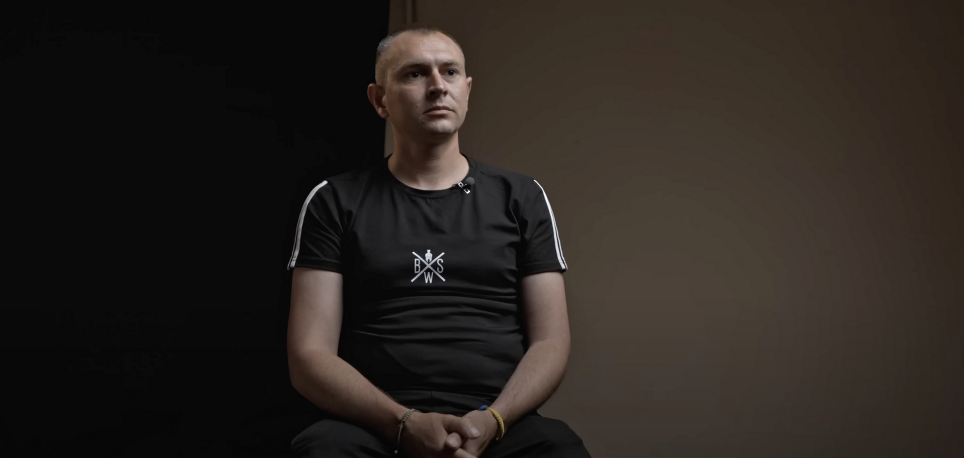 Військовий з випаленим 'слава Росії' на животі – про тортури: тикали пальцями у рани і били електрошокером